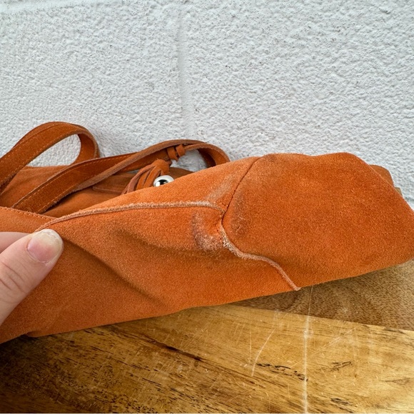 Made in Los Angeles (M.I.L.A.) suede tote bag with tassel - Picture 8 of 14